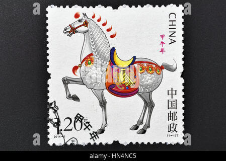 CHINA - CIRCA 2014: Eine Briefmarke gedruckt in China zeigt 2014-1 China New Year of Horse Tierkreis. ca. 2014. Stockfoto