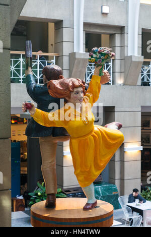 Statue im Inneren des Sinclair-Gebäudes in Vancouver Stockfoto