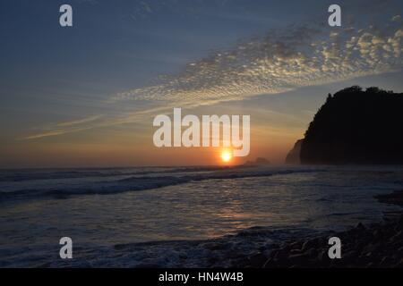 Sie sehen die Entwicklung der Sonnenaufgang im Pololu Valley, Hawaii Stockfoto