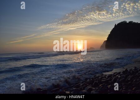 Sie sehen die Entwicklung der Sonnenaufgang im Pololu Valley, Hawaii Stockfoto