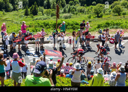 Pas de Peyrol, Frankreich - Juli 6,2016: die Radfahrer Thomas De Gend von Lotto-Soudal Team und Greg Van Avermaet des BMC Racing Teams in der Ausreißergruppe zu befreien Stockfoto