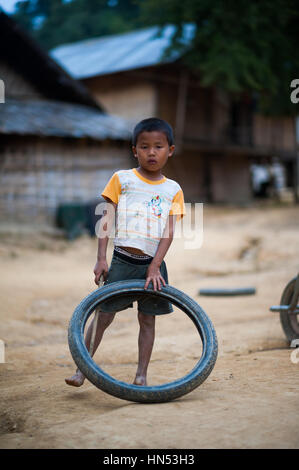 Immer lächelnd und verspielten Kinder in Laos. Stockfoto