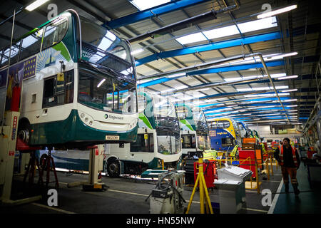 Wartung der Flotte von aufgeschlüsselt doppelte Decker Busse bei Stagecoach Betreiber Wythenshawe Busdepot in Manchester, England, UK Stockfoto