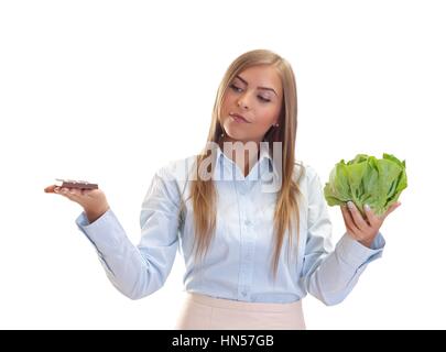 Schöne Frau die Wahl zwischen Diät oder Glück Stockfoto
