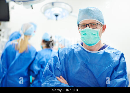 Erfahrenen Arzt auf chirurgische uniform Stockfoto