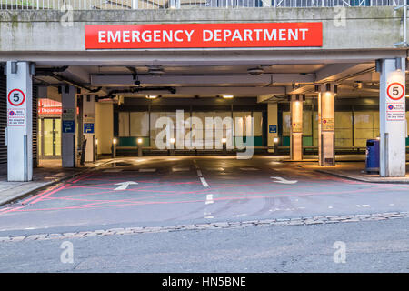 Die Ambulanz-Eingang für die Notfall- und Unfall-Abteilung Stockfoto