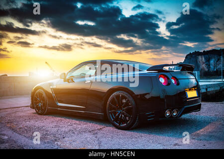 SISTIANA, Italien 12. Juni 2013: Foto von einem Nissan GT-R Black Edition. Die Nissan GT-R ist ein 2-Türer-2 + 2-Sportwagen von Nissan produziert und vorgestellt in 200