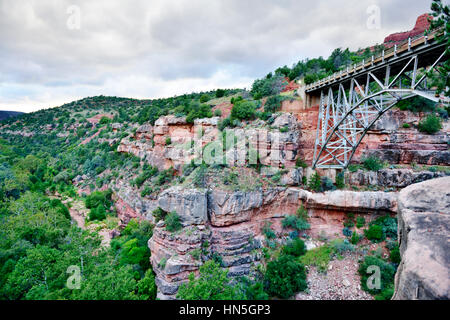 Midgley Brücke mit Blick in den Canyon Wilson, in der Nähe von Sedona auf N State Rte 89A, Arizona Stockfoto