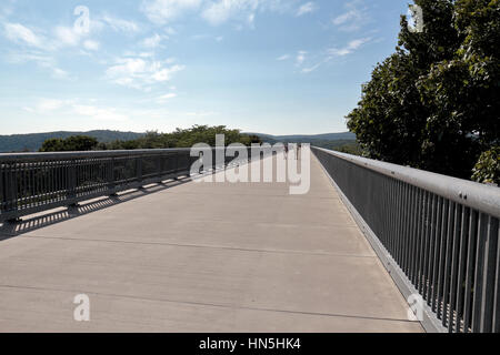 Blick entlang der Gang über den Hudson in Poughkeepsie, New York, Vereinigte Staaten von Amerika. Stockfoto