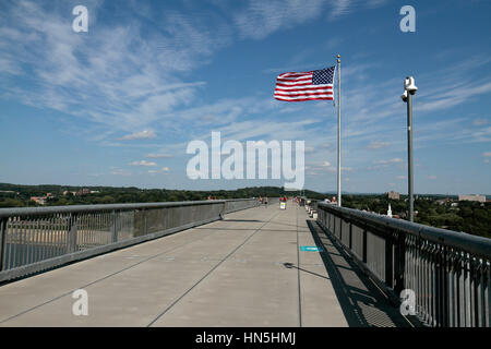 Blick entlang der Gang über den Hudson in Poughkeepsie, New York, Vereinigte Staaten von Amerika. Stockfoto