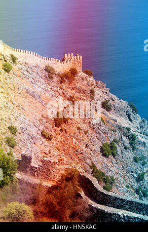 Foto einer wunderschönen Festung am Meer in der Türkei Stockfoto