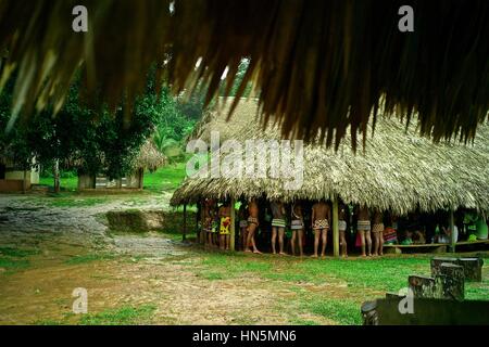 Embera Gemeinschaften sind in dieser Wildnis Grenze verstreut in den Nationalparks, einschließlich 318.000 Hektar großen Chagres Nationalpark und Adjo weitgehend geschützt Stockfoto