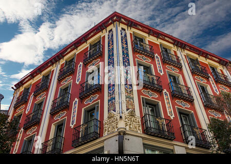 MADRID, Spanien - 14. März 2016: Fassade des Petite Palace Posada. Das Petit Palace Posada del Peine Hotel ist 4-Sterne-superior-Hotel und es ist Stockfoto