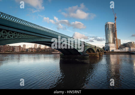 Battersea Brücke über die Themse, London, UK Stockfoto