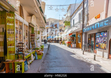 RETHYMNO, Griechenland - 15. Oktober 2013: Souvenir-Shops von Rethymno bieten einzigartige kretischen Souvenirs, am 15. Oktober in Rethymno Stockfoto