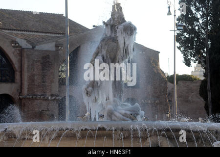 Aufgrund der sehr niedrigen Temperaturen unter-2 vereist Brunnen in Rom wo: Rom, Italien: 7. Januar 2017 Credit: IPA/WENN.com ** nur verfügbar für die Veröffentlichung in UK, USA, Deutschland, Österreich, Schweiz ** Stockfoto