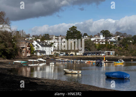 Boote an einem Bach am Fluss Dart der Devon Dorf Stoke Gabriel South Hams Devon Stockfoto