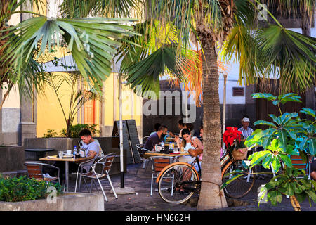 Sommer-Freiluft-Café, die Altstadt Vegueta, Las Palmas de Gran Canaria, Gran Canaria, Kanarische Inseln Stockfoto