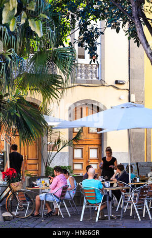 Sommer-Freiluft-Café, die Altstadt Vegueta, Las Palmas de Gran Canaria, Gran Canaria, Kanarische Inseln Stockfoto