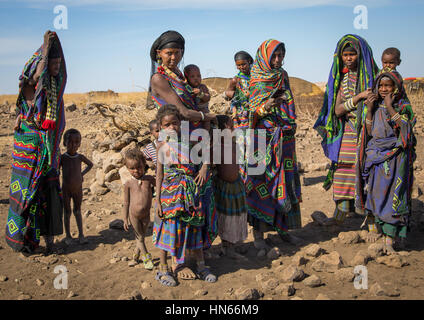 Porträt einer Issa Stamm Familie, Afar-Region, Yangudi Rassa Nationalpark, Äthiopien Stockfoto