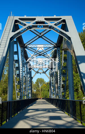 Union Street Railroad Fußgänger & Fahrrad-Brücke, Wallace Marine Park, Salem, Oregon Stockfoto