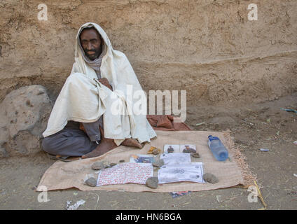 Armer Mann leiden mit AIDS betteln um Geld in die Straße, Afar-Region, Assaita, Äthiopien Stockfoto