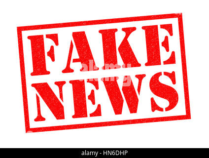 FAKE NEWS rote Stempel auf einem weißen Hintergrund. Stockfoto