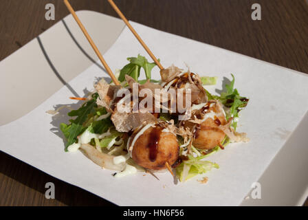 Kushikatsu Hähnchen-Spieße Stockfoto