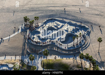 Los Angeles, Kalifornien, USA - 17. Dezember 2016: Aerial Venedig Strand Skateboard-Park in Süd-Kalifornien. Stockfoto