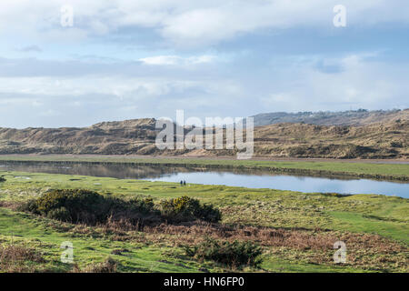 Der Fluss Ogmore vorbei die Merthyr Mawr Sanddünen an der Küste von Glamorgan, Südwales Stockfoto