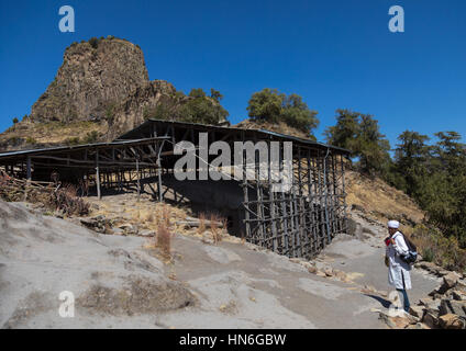 Asheten Mariam Fels gehauene Kirche und seine Metalldach, Amhara Region, Lalibela, Äthiopien Stockfoto