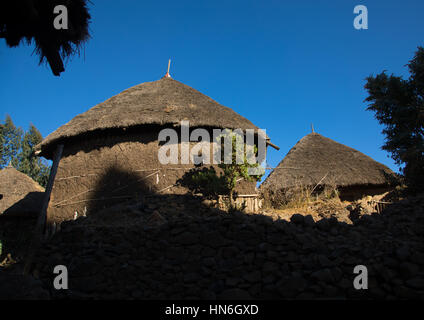 Steinhäuser Dorf im Hochland, Amhara Region, Debre Birhan, Äthiopien Stockfoto