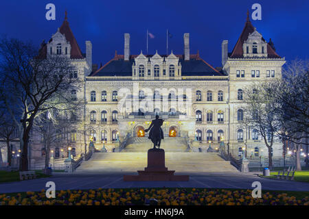 Blumenbeet vor der New York State Capitol Building, es ist der Sitz der Landesregierung, befindet sich in Albany. Stockfoto