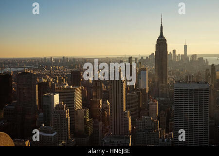 Blick von der Oberkante des Bodens Rock Anzeige am oberen Rand des Rockefeller Center, New York City Stockfoto