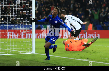 Leicester City Demarai Gray feiert Tor seine Seiten Dritter während der Emirate FA Cup, vierte Runde Replay-Match bei der King Power Stadium, Leicester. Stockfoto