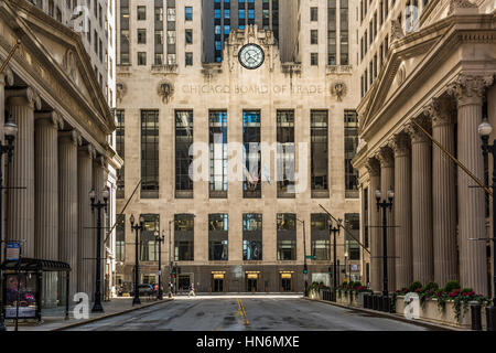 Chicago, USA - 30. Mai 2016: Symmetrische Art-Deco-Gebäude des Board Of Trade La Salle Straße in Illinois Stockfoto
