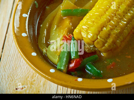 Cara Membuat Sayur Asem - populären indonesischen Tamarind Gericht Stockfoto