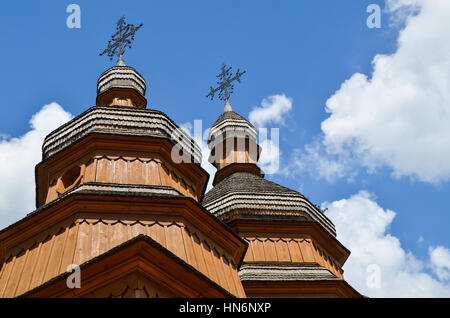 Die Holzkirche mit Paneelen Stockfoto