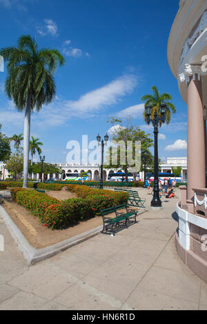 Cienfuegos, Kuba - 28. Januar 2017: Jose Marti Park, die wichtigsten Platz von Cienfuegos (UNESCO Weltkulturerbe), Kuba. Cienfuegos, Hauptstadt von Cienfuegos Stockfoto