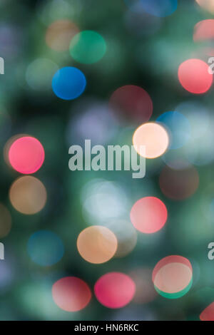 Weihnachten-Bokeh-Hintergrund mit roten und orangefarbenen Kreisen Stockfoto