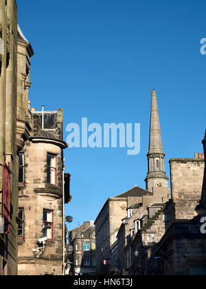 Blick entlang der St Margaret Street auf die alte Guildhall und Linene Austausch Dunfermline Fife Schottland Stockfoto