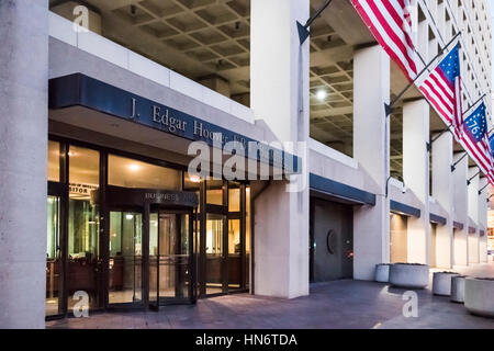 Washington DC, USA - 29. Dezember 2016: FBI, Büro der Untersuchung Bundesgeschäftsstelle, auf Pennsylvania Avenue Schild mit amerikanischen Flaggen Stockfoto
