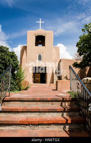 Santa Fe, USA - 30. Juli 2015: Kapelle San Miguel Mission der Kirche, die älteste in den Vereinigten Staaten, im Adobe Pueblan Stil eingerichtet Stockfoto