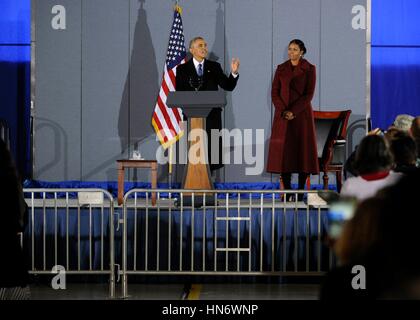 Ehemaliger US-Präsident Barack Obama gibt seiner Abschiedsrede auf der Bühne mit ehemaligen First Lady Michelle Obama in gemeinsame Basis Andrews 20. Januar 2017 in Maryland.     (Foto von Stephanie Morris EURO1 Air Force über Planetpix) Stockfoto