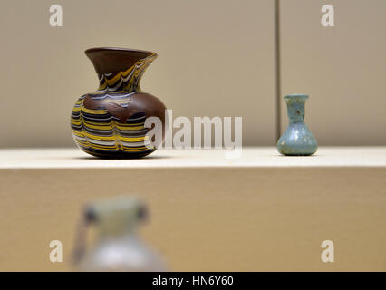 Becher. Qaryat al-Faw. 1. Jahrhundert CE. Geblasenes Glas. Nationalmuseum, Riyadh. Saudi-Arabien. Stockfoto