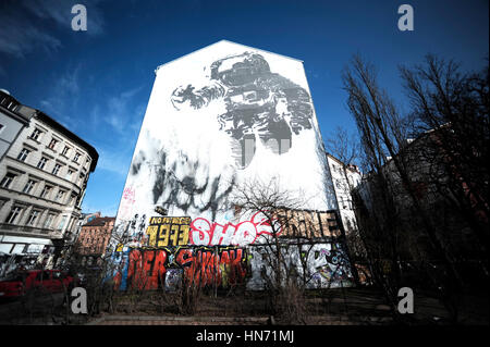 Astronaut Wandbild in Berlin von Victor Ash, als Bestandteil der Backjumps urban Art Festival 2007 Stockfoto