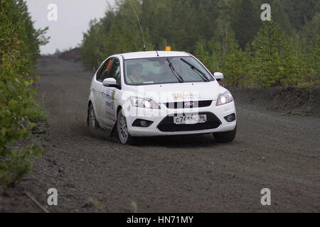 Asbest, Russland 31. Juli 2016 - Rallye "Ecover 2016" 4. Etappe der russischen Meisterschaft 2016 ab Nummer 000 Sicherheit der Besatzung, das Auto Ford Focus Stockfoto