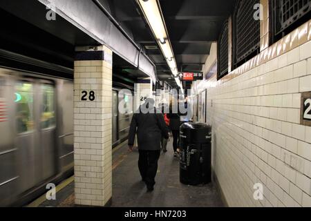 U-Bahn-Plattform, 28. Straße IRT Lexington Avenue line Stockfoto