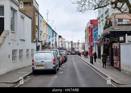 LONDON CITY - 25. Dezember 2016: Südeingang zu der berühmten Portobello Road in Nottinghill mit Pastell farbigen Fassaden Stockfoto