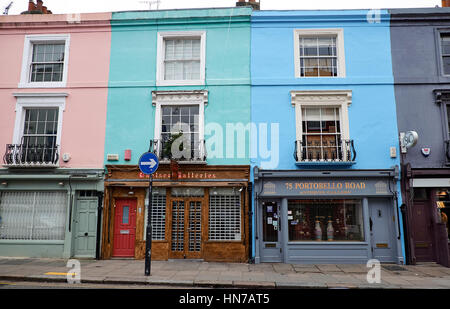 LONDON CITY - 25. Dezember 2016: Die berühmten Portobello Road in Notting Hill mit farbigen Fassaden und Schaufenster Stockfoto